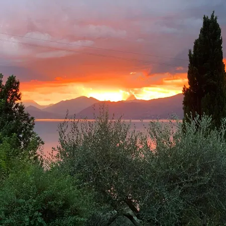 - Haus C Garten, Seeblick, Pool Holiday home Torri Del Benaco